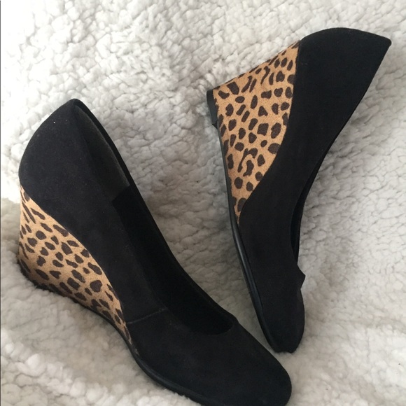 AEROSOLES Shoes - Aerosoles Black Suede Leopard Wedges sz 7